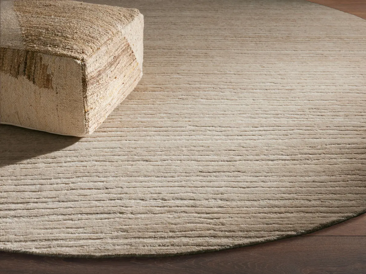 Nova Hand-Knotted Round Rug 1