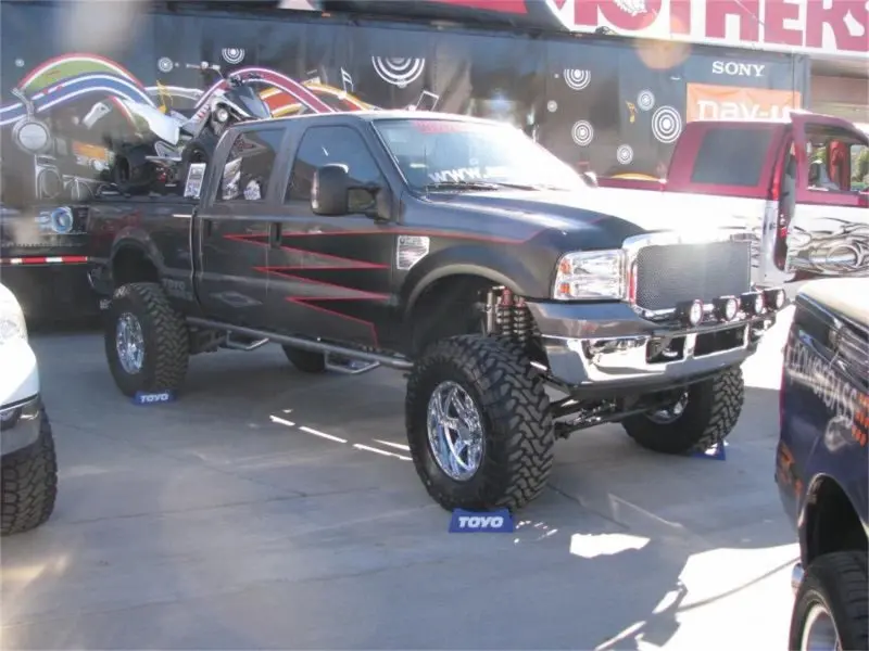 N-Fab Gloss Black Light Bar With Mounting Tabs For 1999–2007 Ford F-250/F-350 Super Duty & Excursion 1