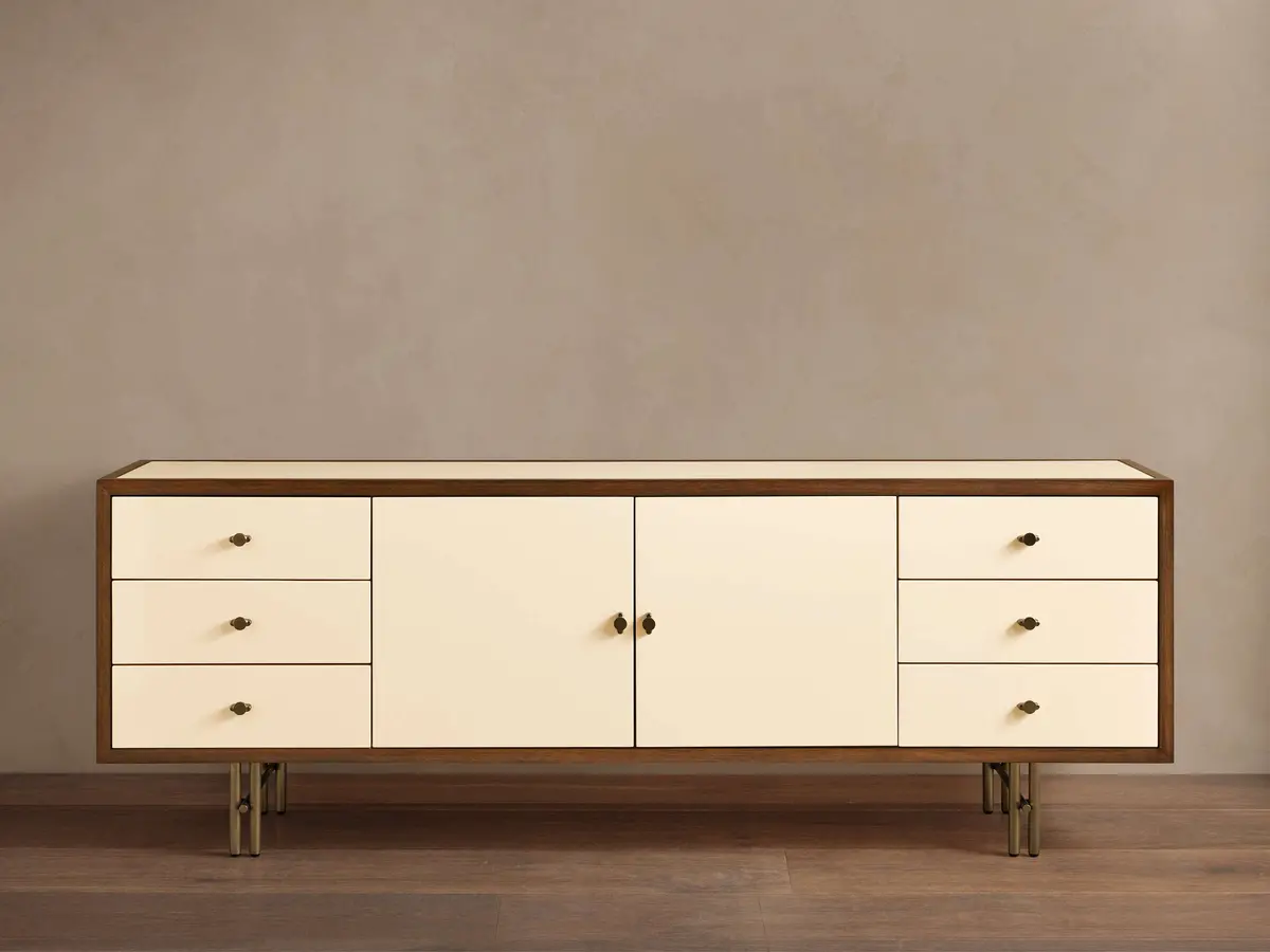 Henton Media Console 1
