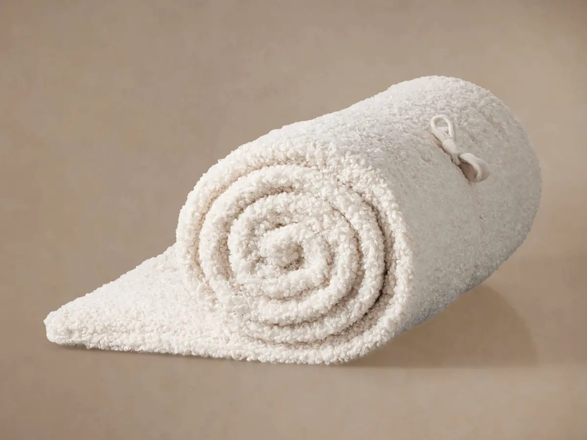Faux Sherpa Throwbed 1