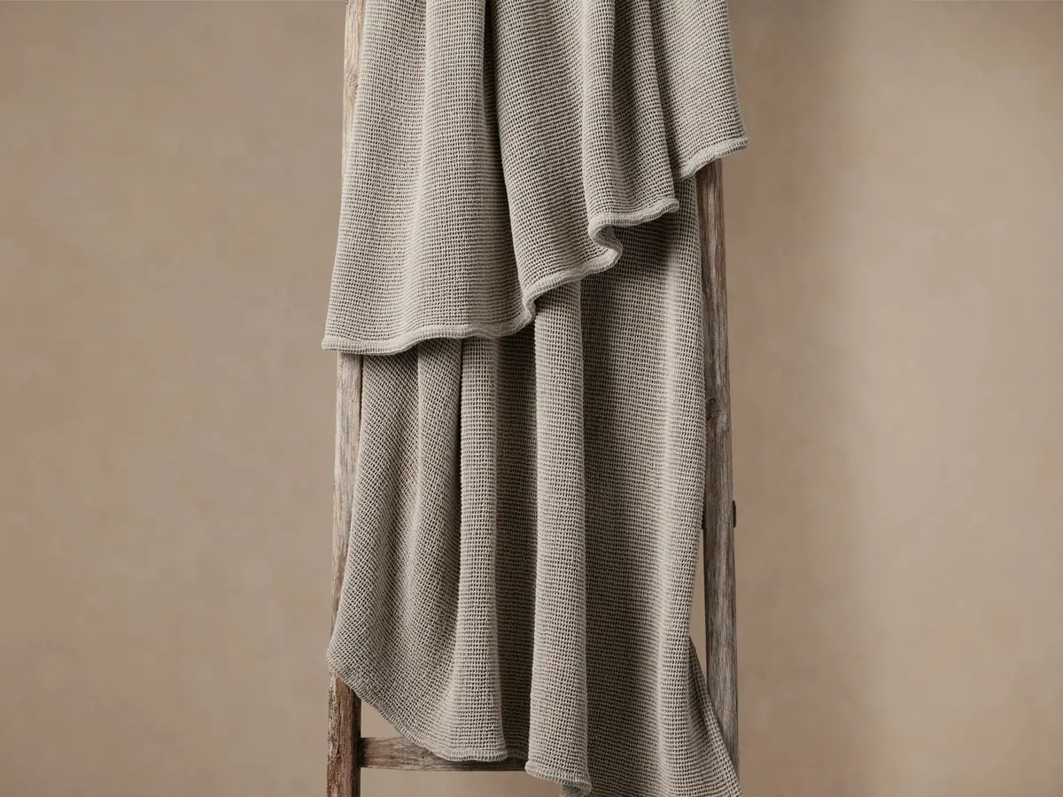 Garment-Dyed Throw In Mink 1