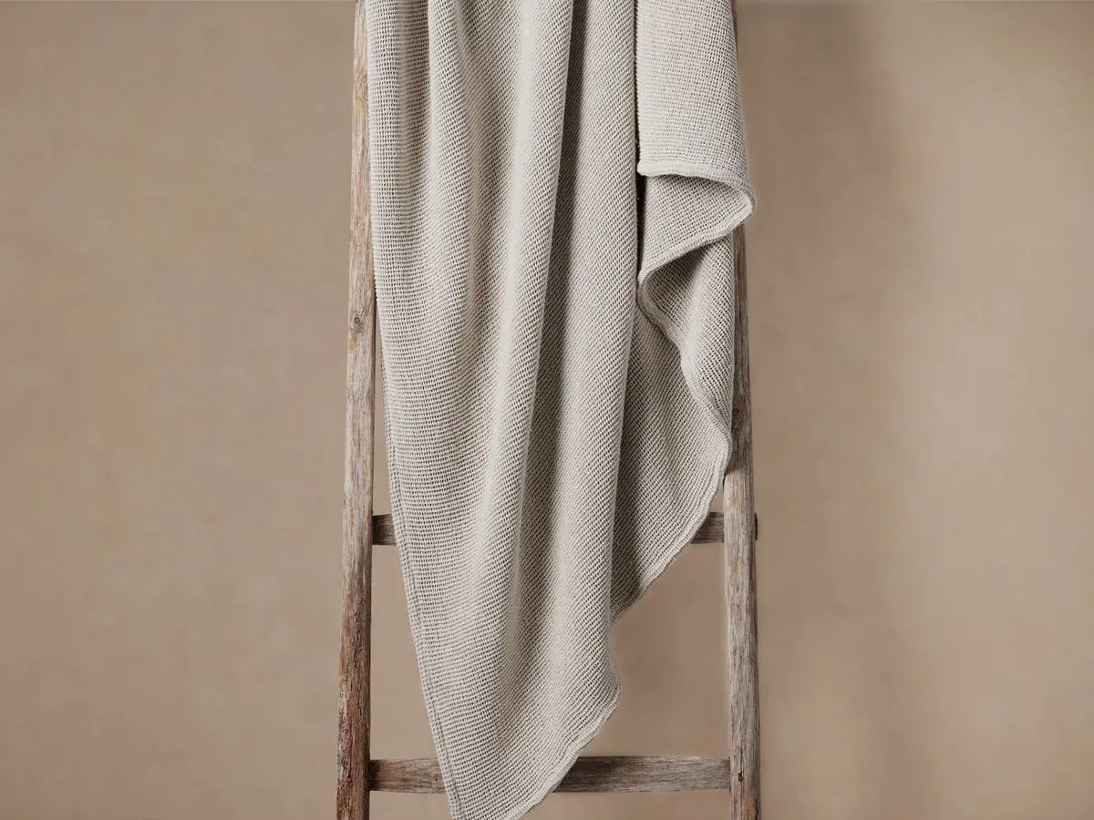 Garment-Dyed Throw In Mist 1