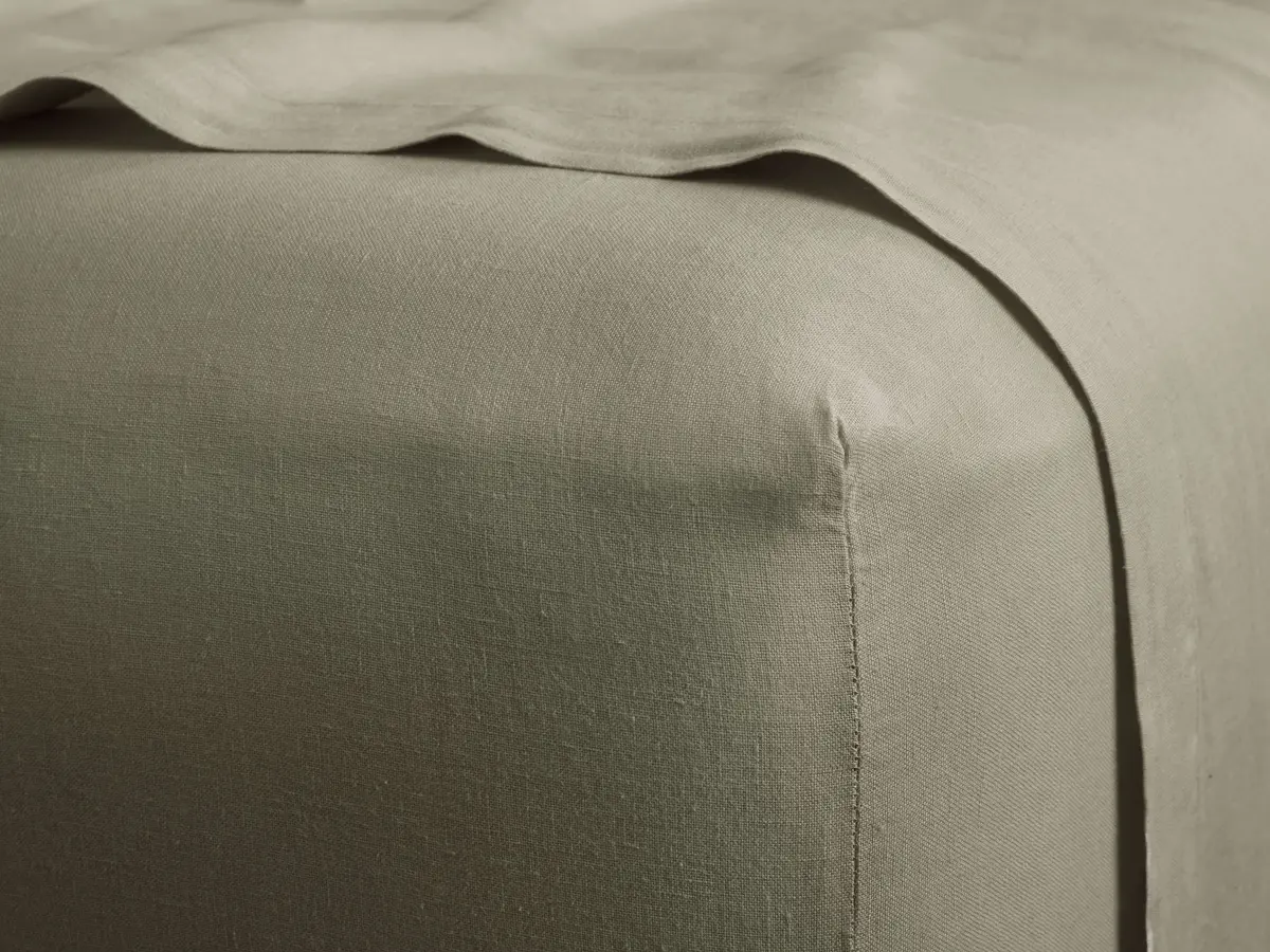 Italian Garment-Dyed Linen Fitted Sheet In Moss 1