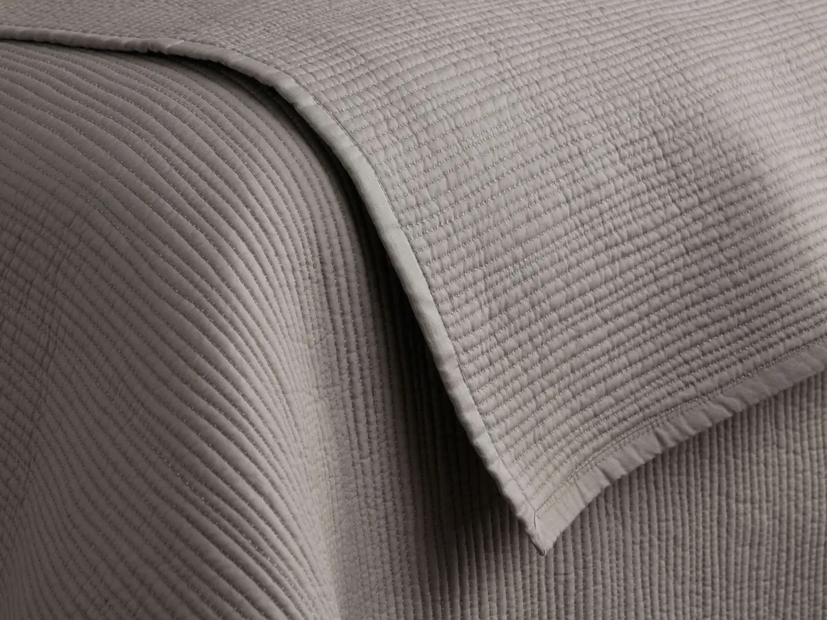 Mira Voile Quilt In Mink 1