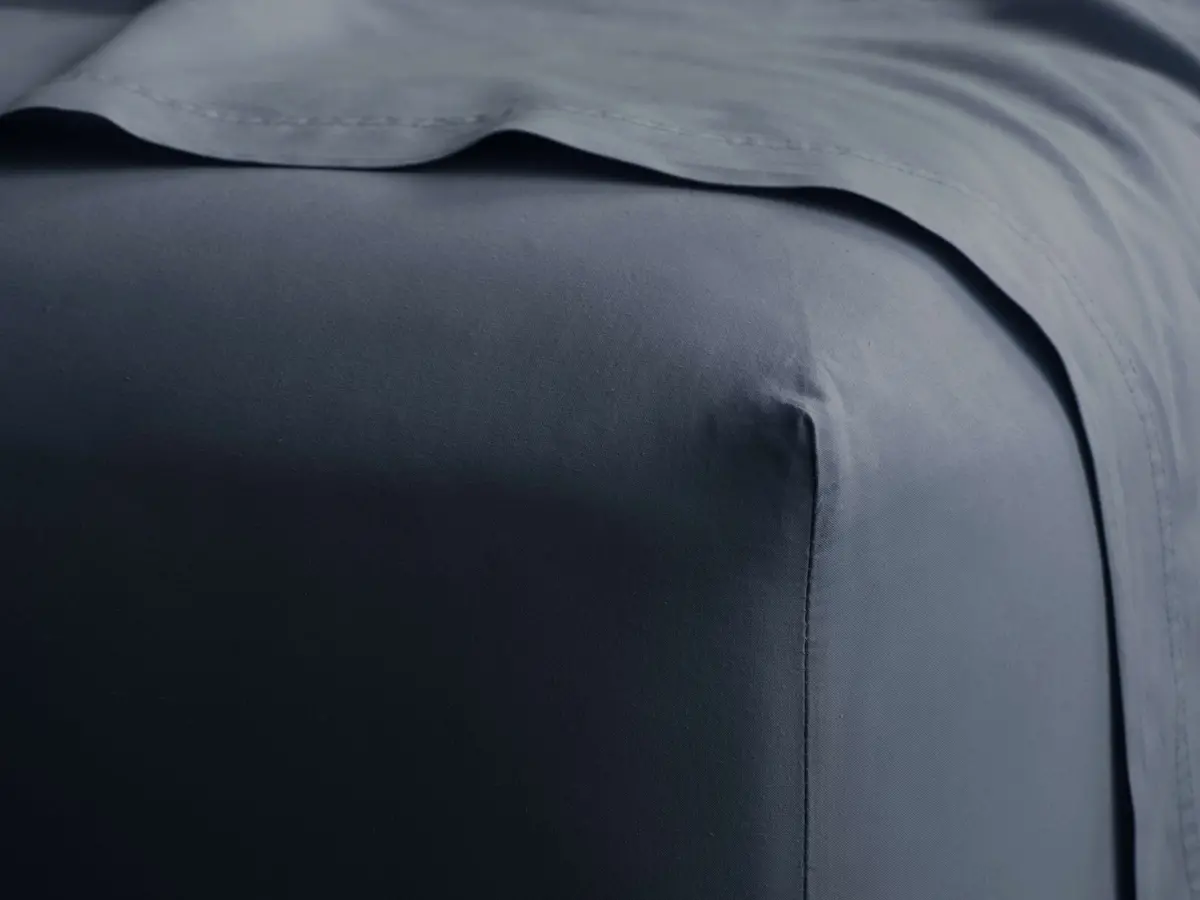 Italian Garment-Dyed Percale Fitted Sheet In Indigo 1