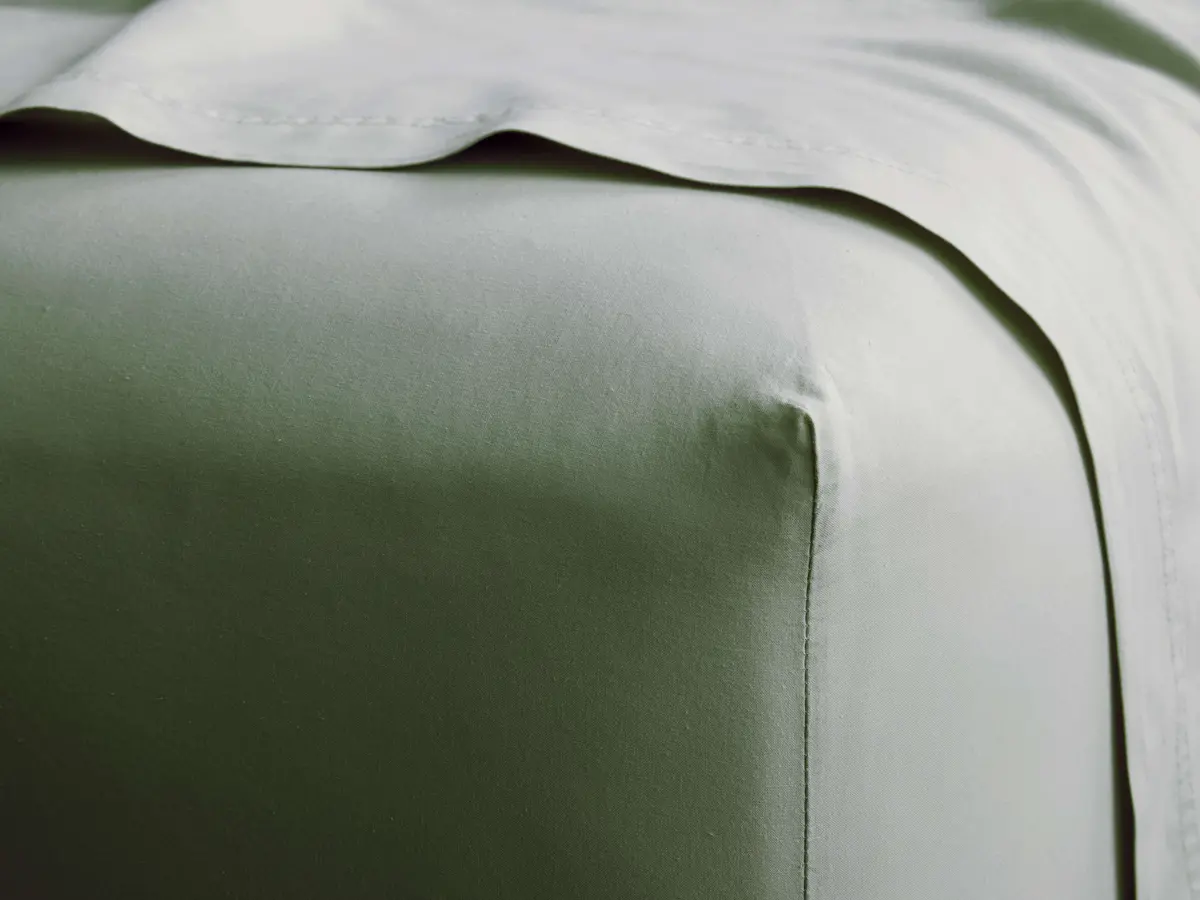 Italian Garment-Dyed Percale Fitted Sheet In Moss 1