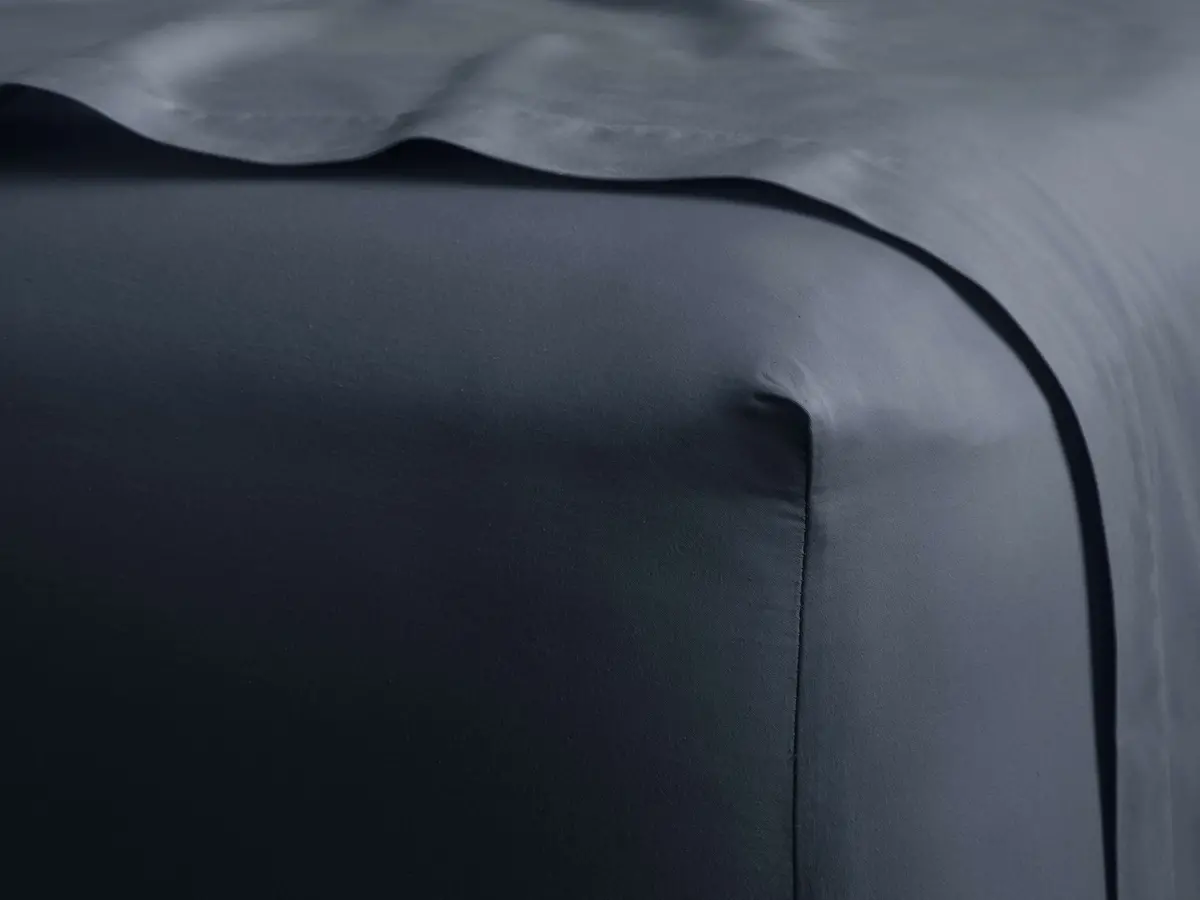 Italian Garment-Dyed Sateen Fitted Sheet In Indigo 1