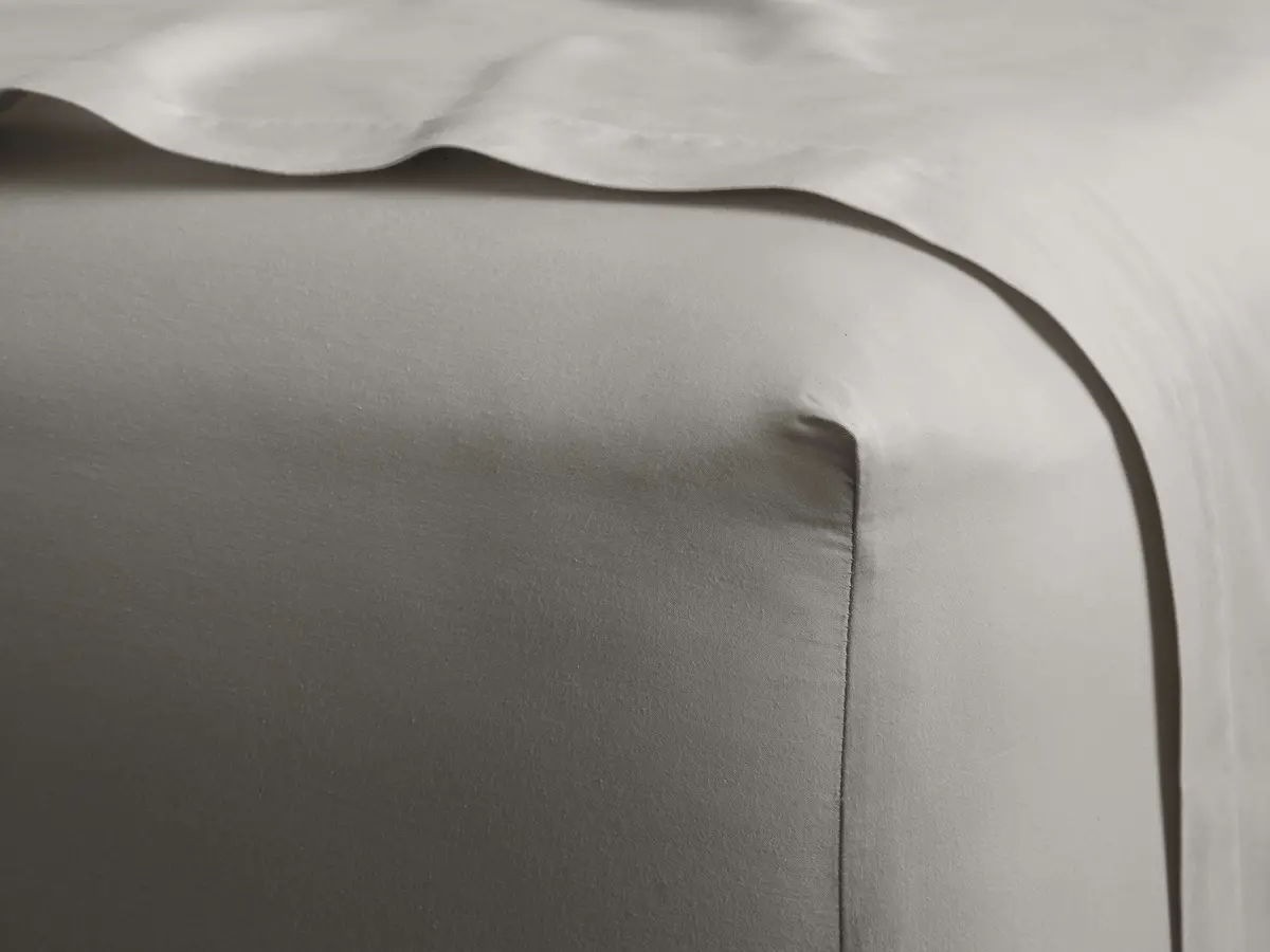 Italian Garment-Dyed Sateen Fitted Sheet In Mist 1