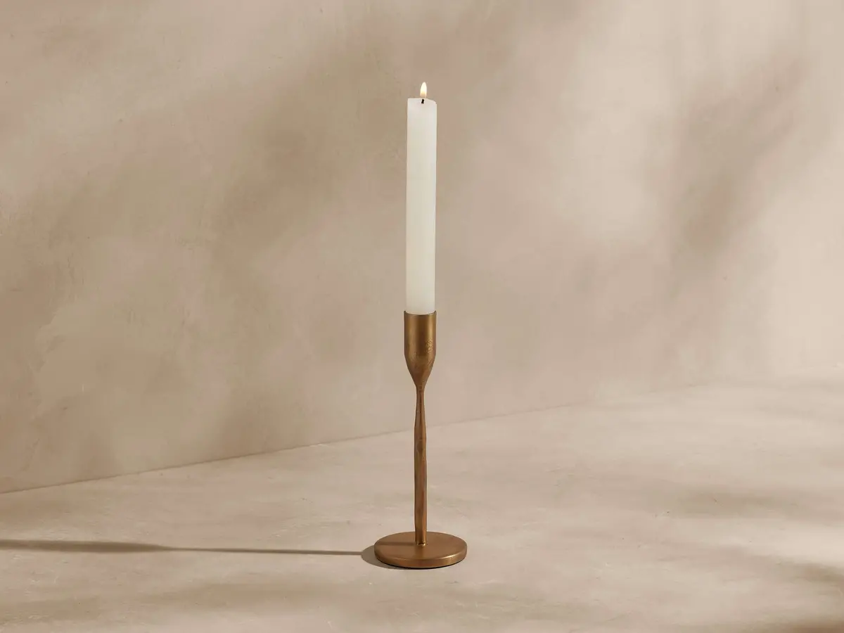 Milo Taper Holder 1