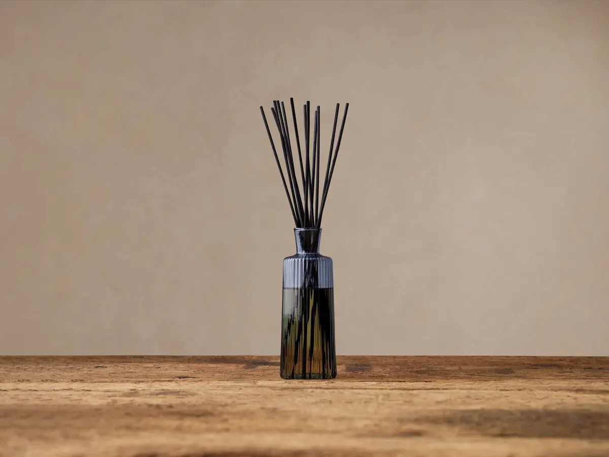Signature Diffuser In  Suede Wood And Vetiver 1
