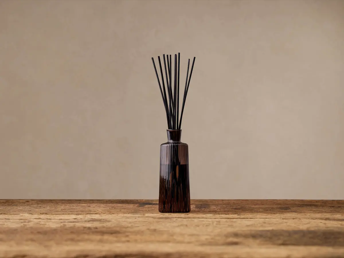Signature Diffuser In Sandalwood Leaf And Tobacco 1