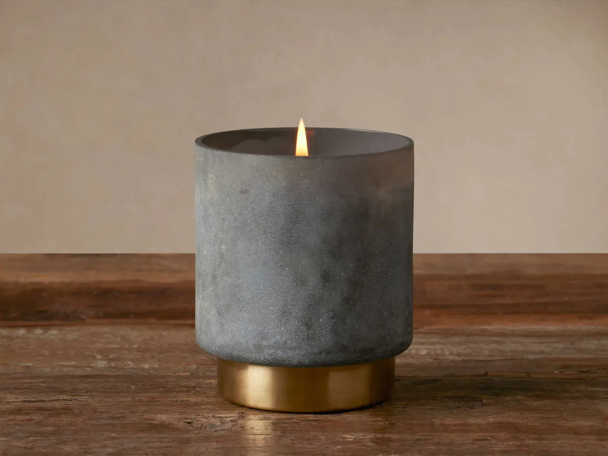 Retreat Spiced Vanilla Oakwood Candle 1