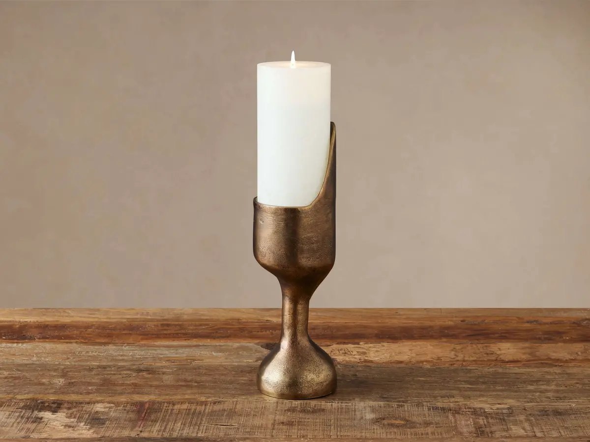 Myles Pillar Holder 1