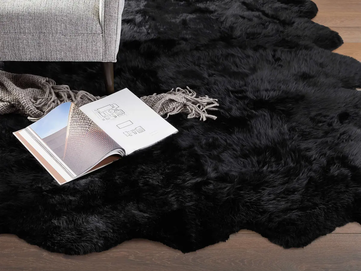 Sheepskin Wool Rug In Black 1