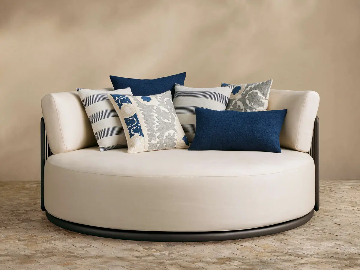 Lisbon Outdoor Daybed With Pillows 1
