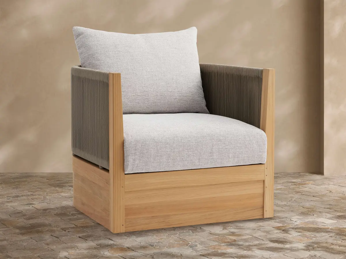 Newport Outdoor Lounge Chair 1