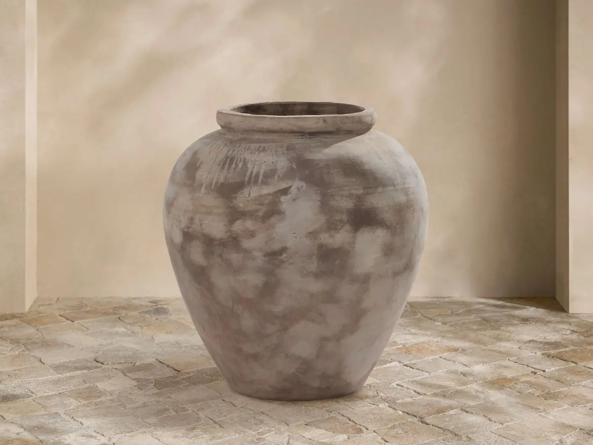 Olivio Outdoor Planter 1