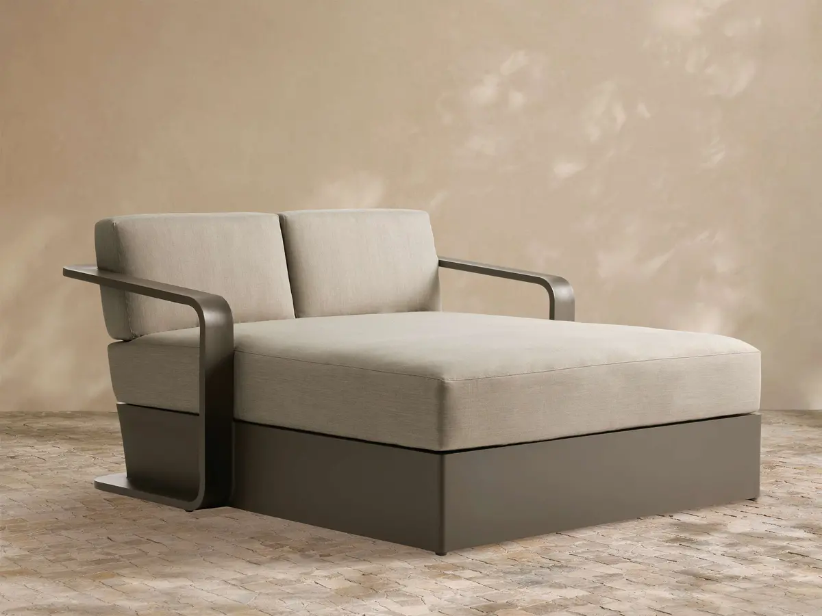Sonoma Outdoor Aluminum Daybed 1