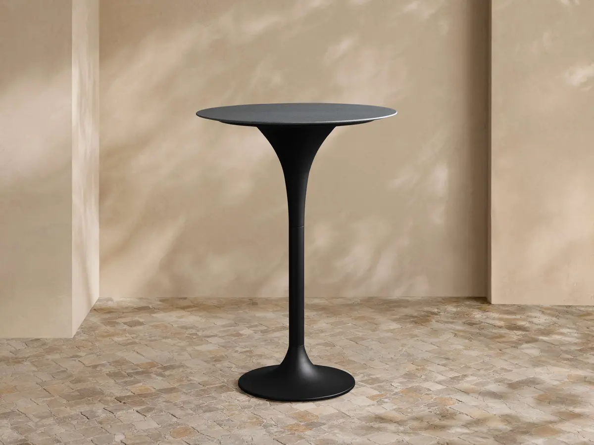 Outdoor Bar Table With Tulip Base 1