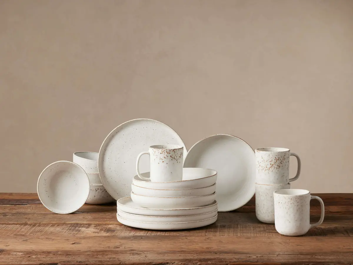 Ronan Dinnerware Set (Set Of 16) In White 1