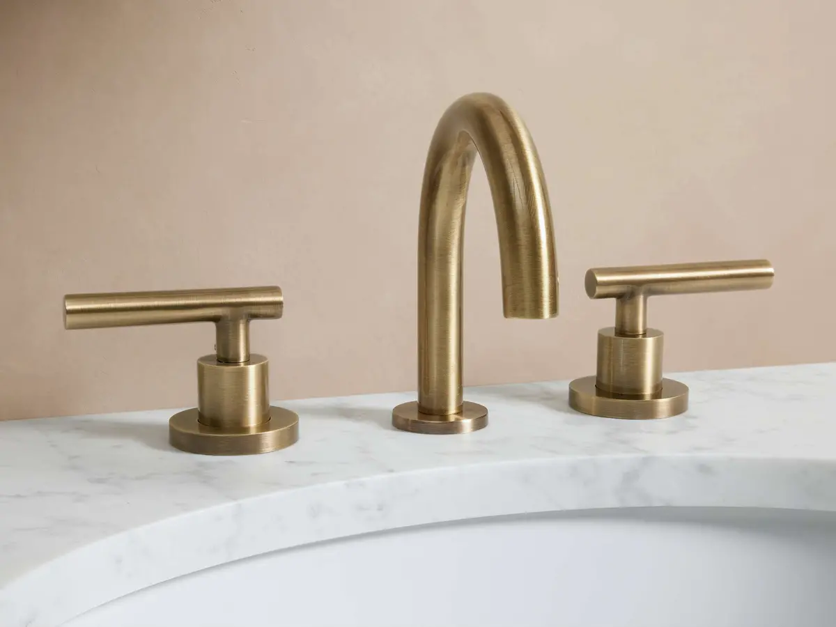 Crewe Smooth Faucet In Antique Brass 1