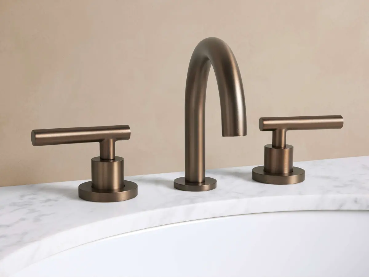 Crewe Smooth Faucet In Bronze 1