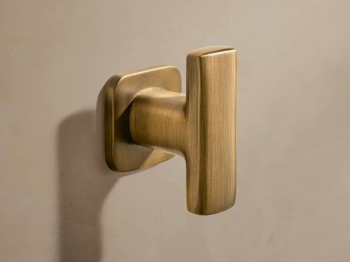 Logan Robe Hook 1