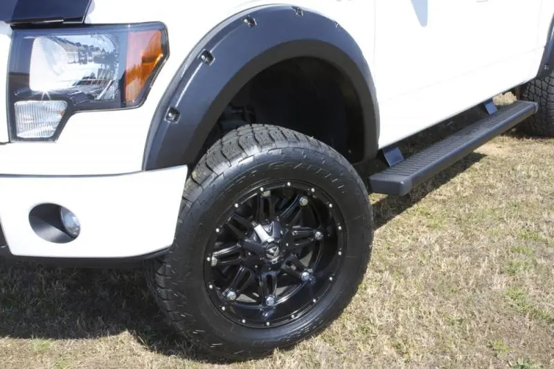 Lund Elite Series Rivet-Style Smooth Fender Flares For 2014–2017 Toyota Tundra – Black, 4-Piece Set 1