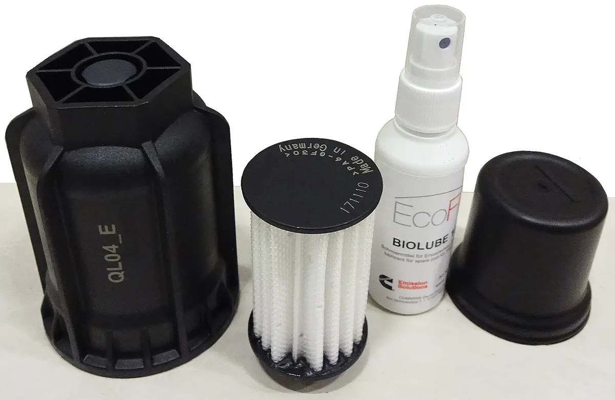 Fleetguard Uf106 Urea Filter 1
