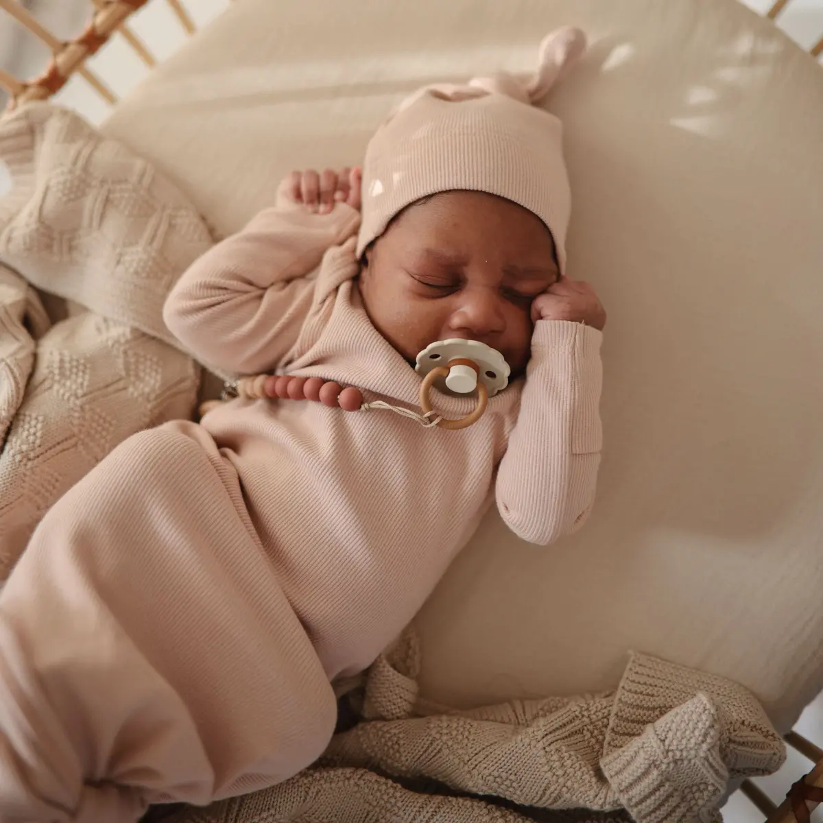 Mushie Extra Soft Muslin Crib Sheet 1