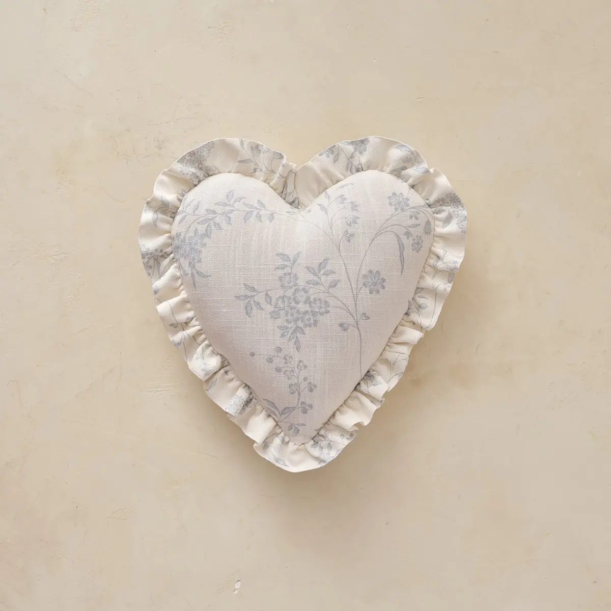 Heart Ruffle Pillow | Kit 1
