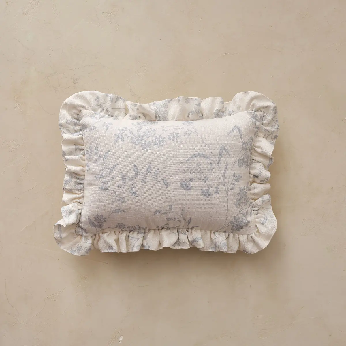 Medium Ruffle Pillow | Kit 1