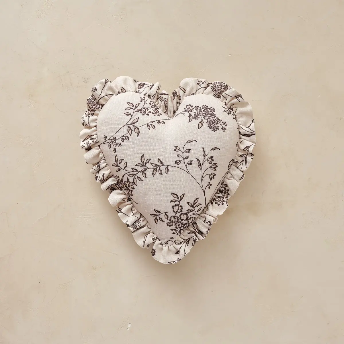 Heart Ruffle Pillow | Kit 1