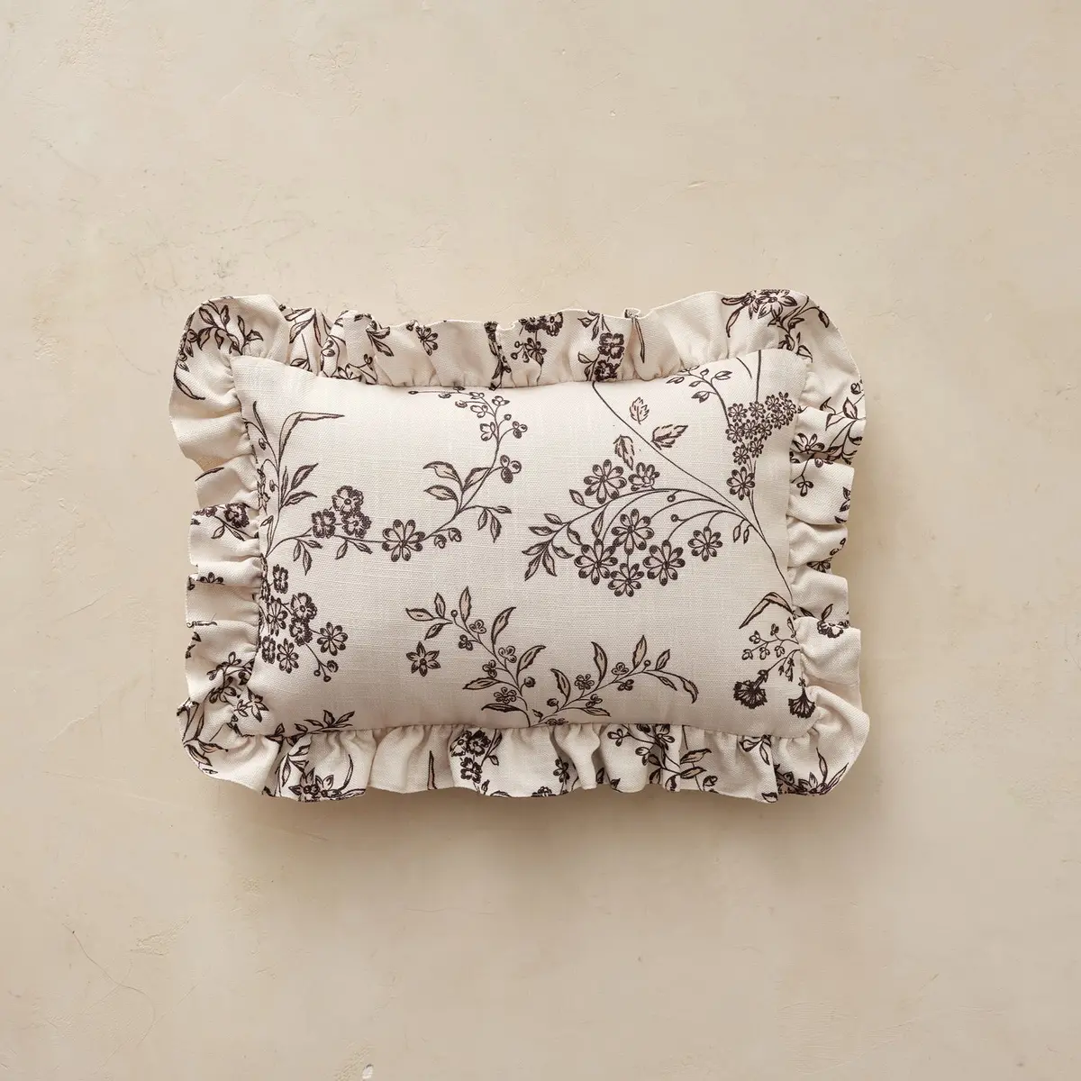 Medium Ruffle Pillow | Kit 1