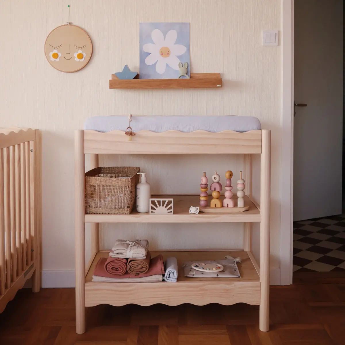 Swell Changing Table - Retail Exclusive 1